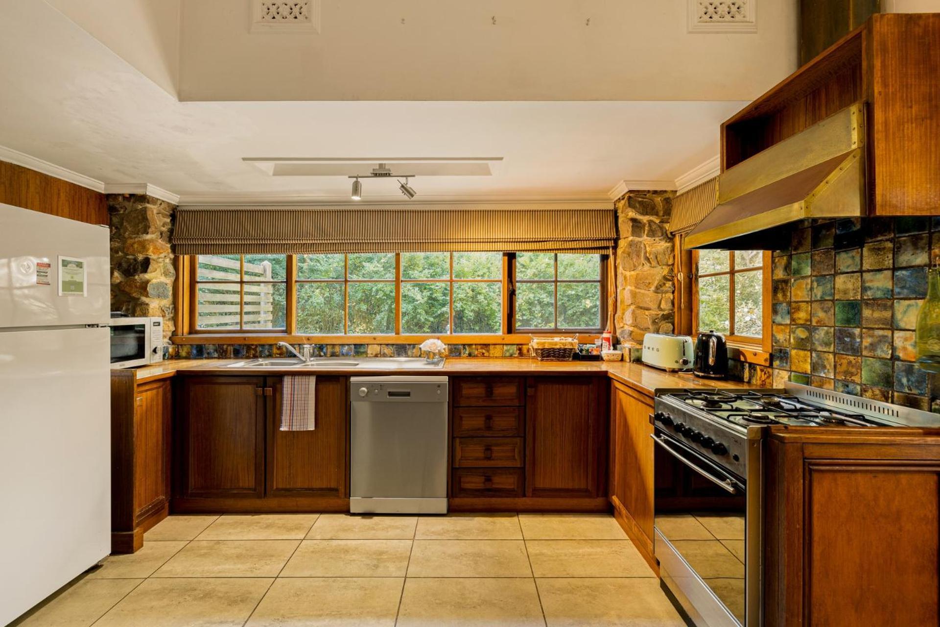 Arnica Views Summit Retreat Bed & Breakfast Mount Dandenong Ngoại thất bức ảnh