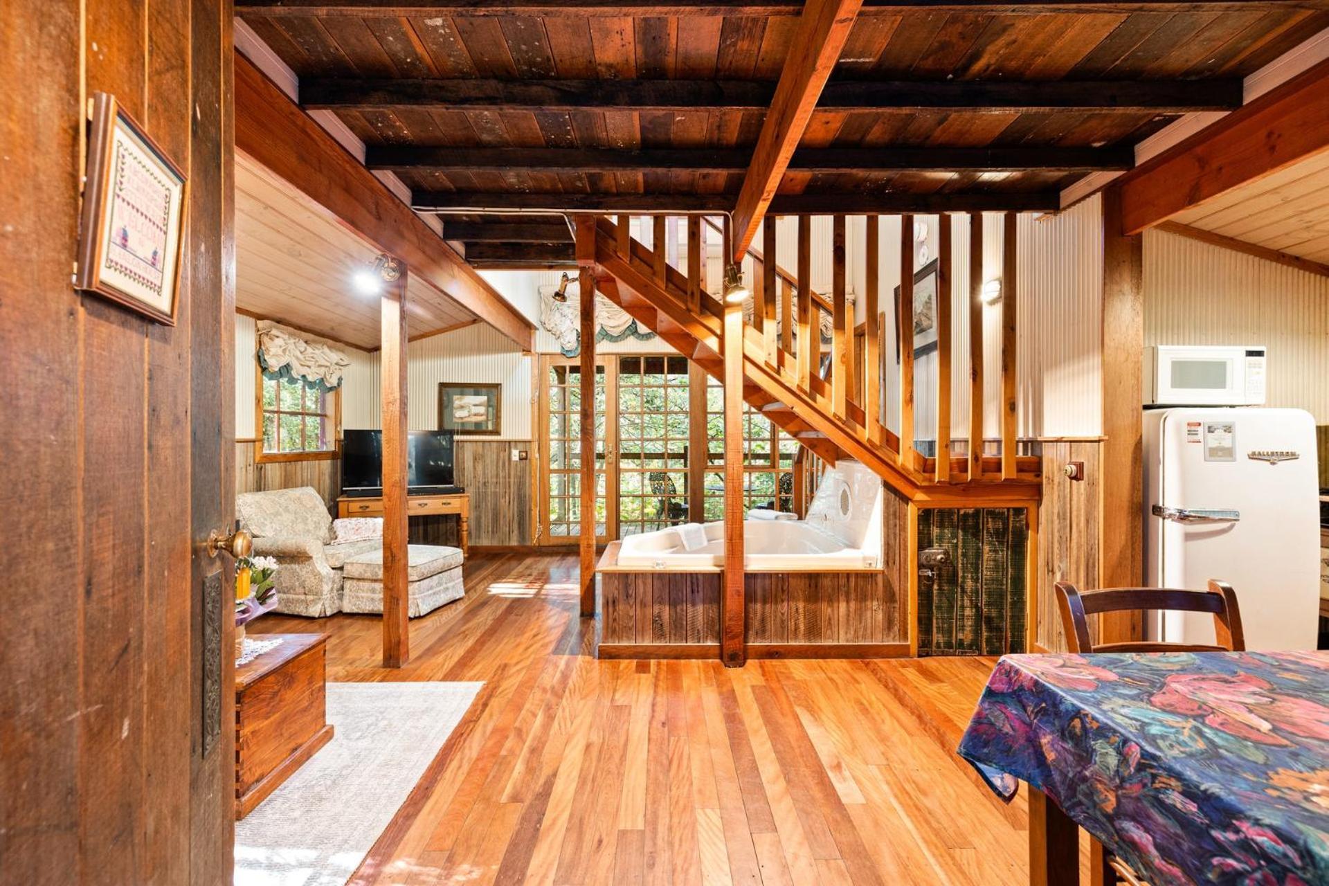 Arnica Views Summit Retreat Bed & Breakfast Mount Dandenong Ngoại thất bức ảnh