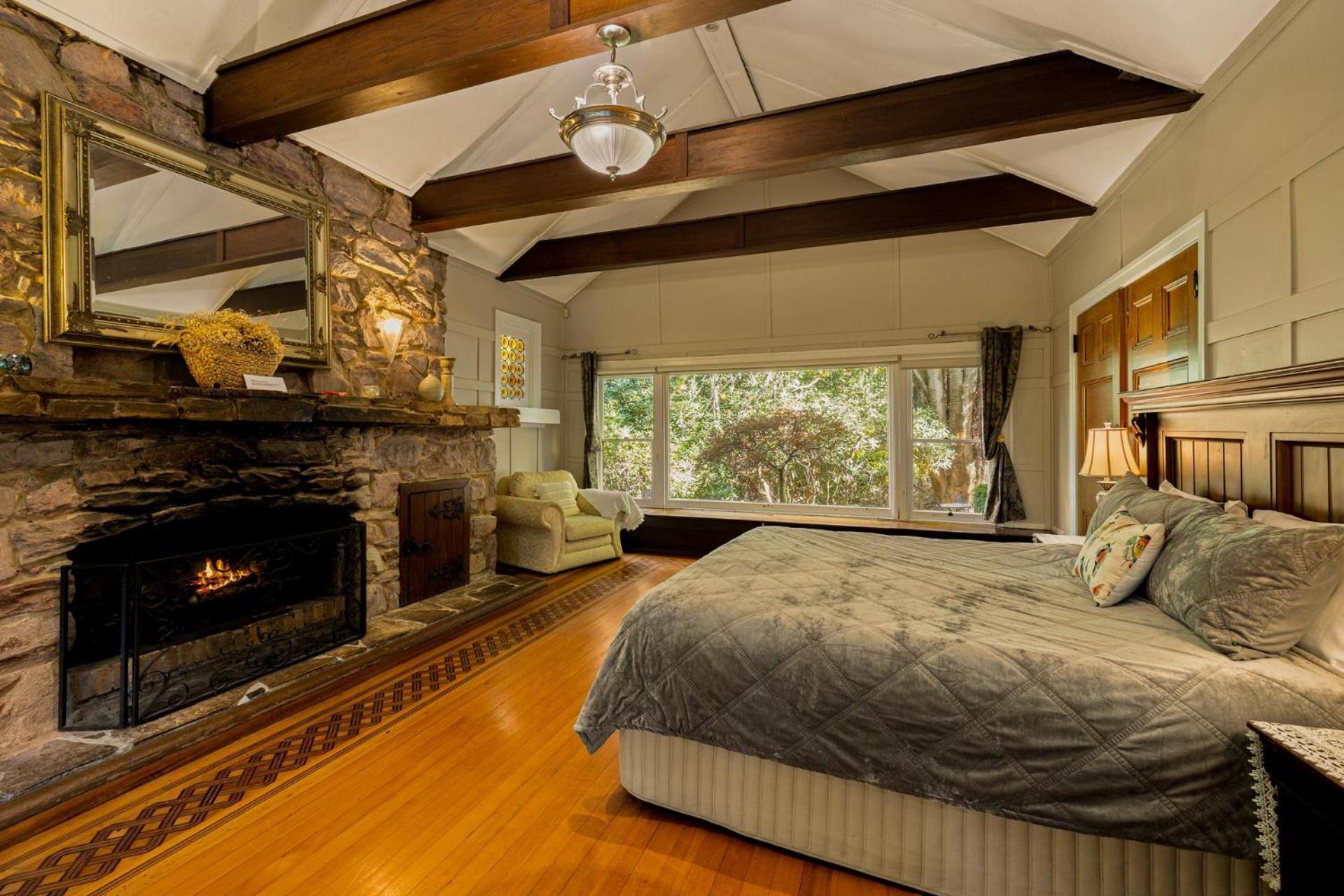 Arnica Views Summit Retreat Bed & Breakfast Mount Dandenong Ngoại thất bức ảnh